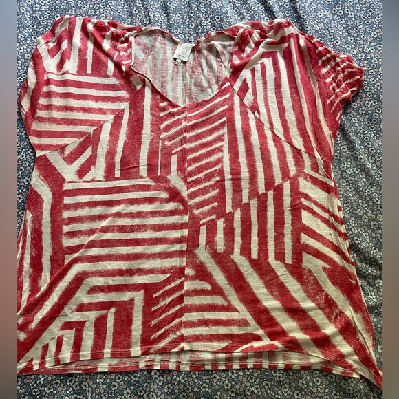 Super cute top for going out or at the office. - Picture 1 of 2